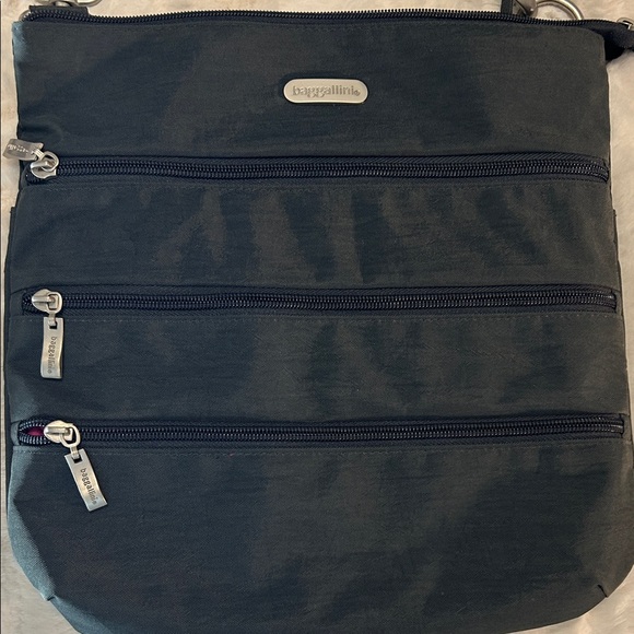 Baggallini Big Zipper Dark Gray Crossbody Bag with Removable Wristlet - Picture 2 of 9